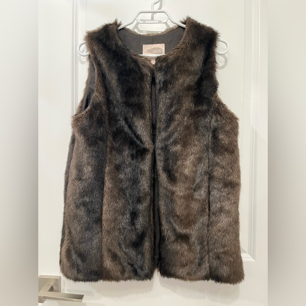 6/$32🛍️ Forever 21 | Faux Fur Vest in Dark Brown, XS
